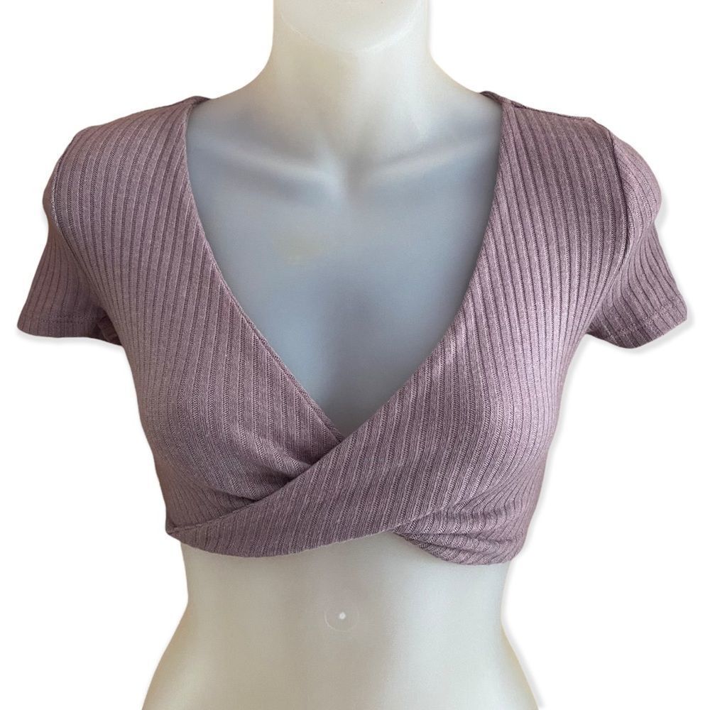 2/$30 ☀️ Urban Outfitters • Twist Front Surplice Ribbed Crop Tee